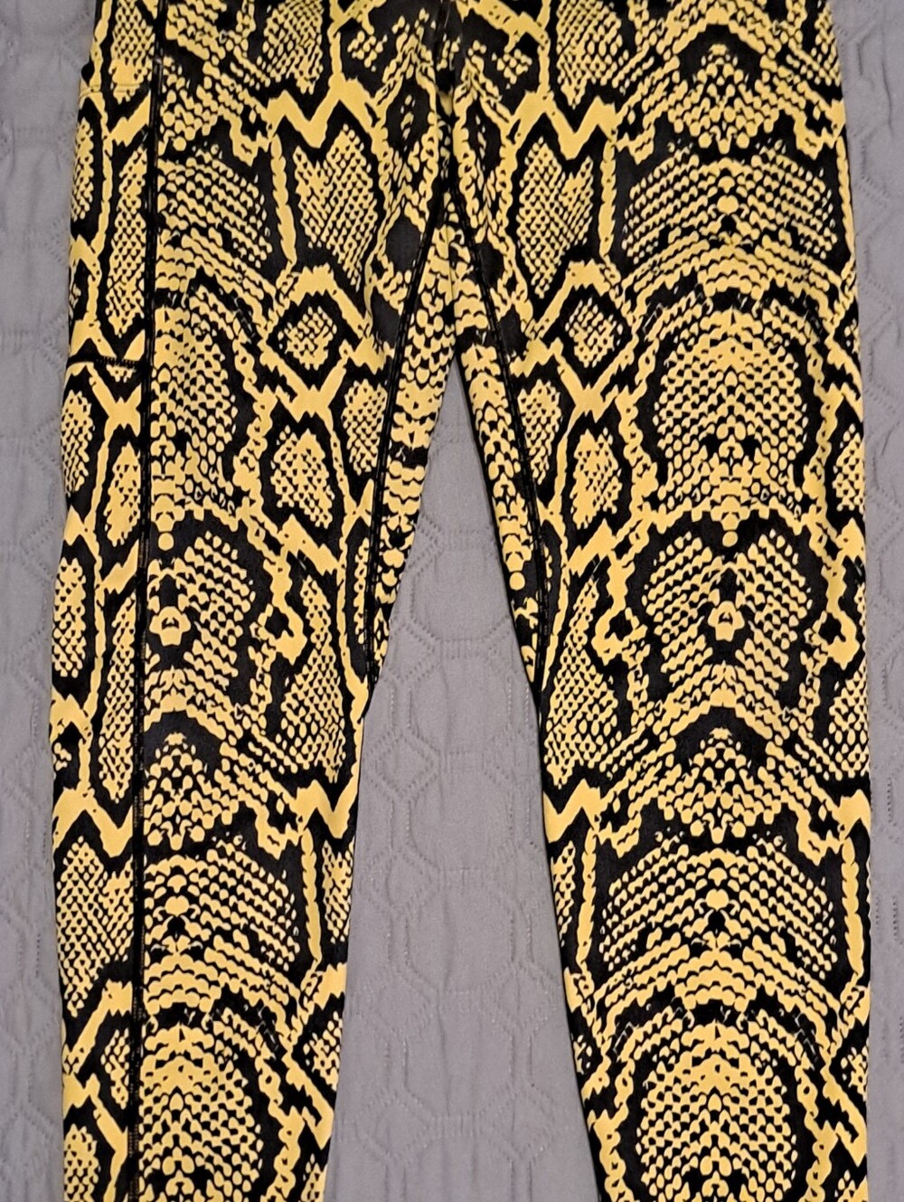 Melt Fit Yellow & Black Snake Print Leggings Sz M